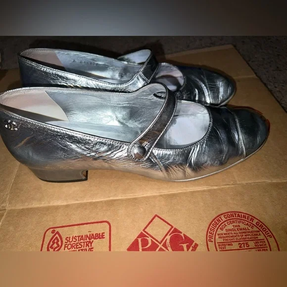 Chanel Silver Mary Jane Women's Shoes. READ DESCRIPTION - Picture 10 of 14
